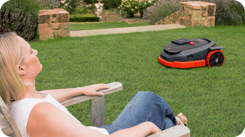 A Navimow i110N robot lawn mower cuts the grass perfectly.