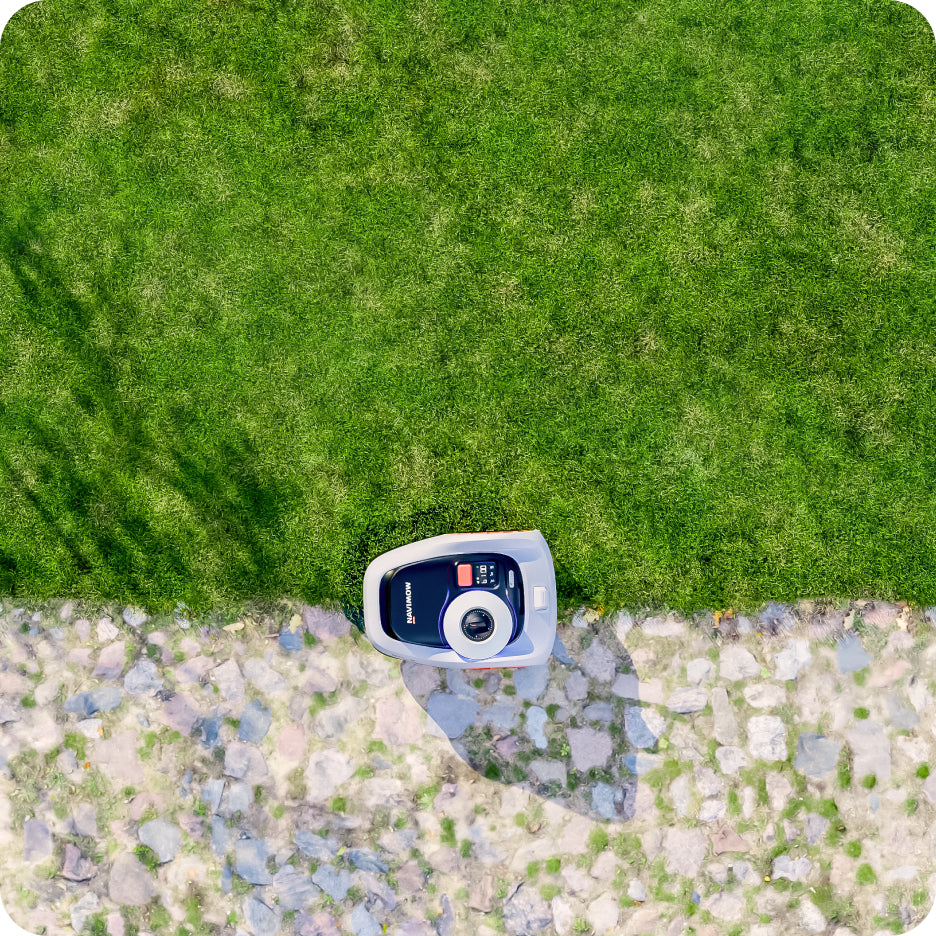 The Segway Navimow i105E robot lawn mower mows the lawn.